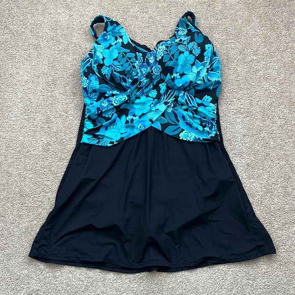 Lands' End Underwire Floral Skirted One Piece Swimsuit - Picture 1 of 9